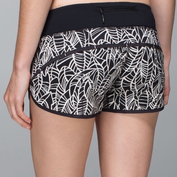 Lululemon Angel Palm Shorts - Picture 2 of 12